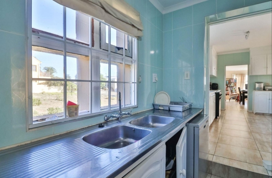 8 Bedroom Property for Sale in Middedorp Western Cape